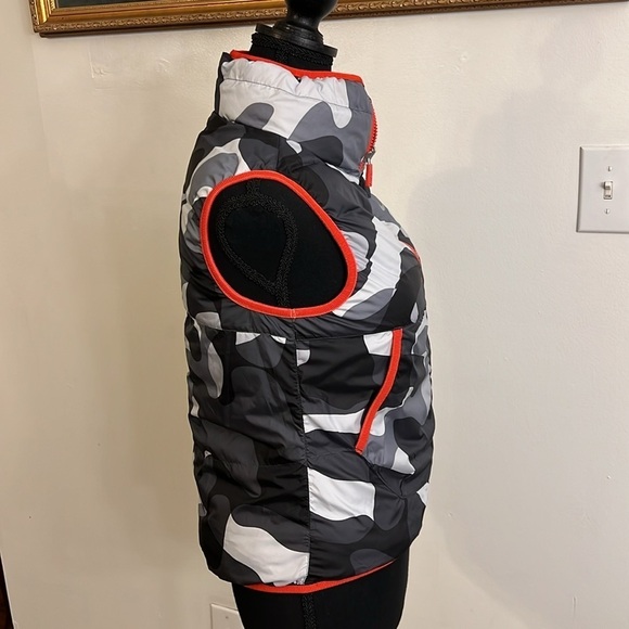 Girls Nike Alliance Graphic Reversible Puffer Vest, Sz. Medium. - Picture 4 of 10